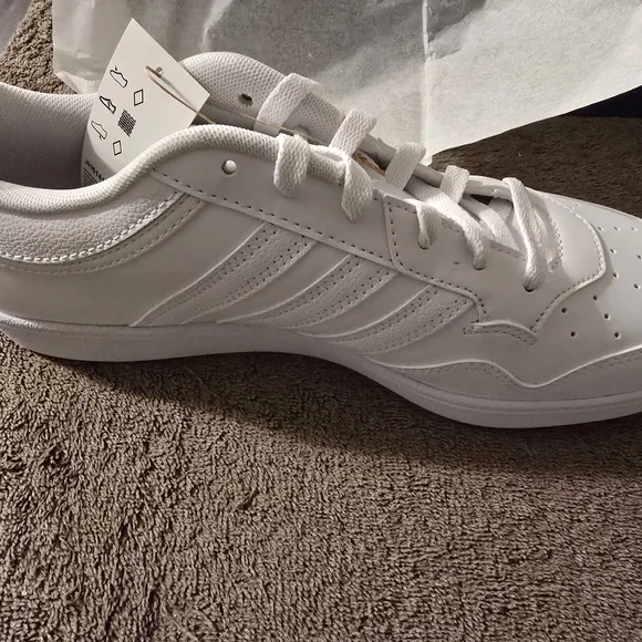 Adidas Men's Classic White Sneakers - Picture 2 of 4